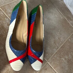 Vaneli Red Shoe Box with Gold Accents Sz9 women